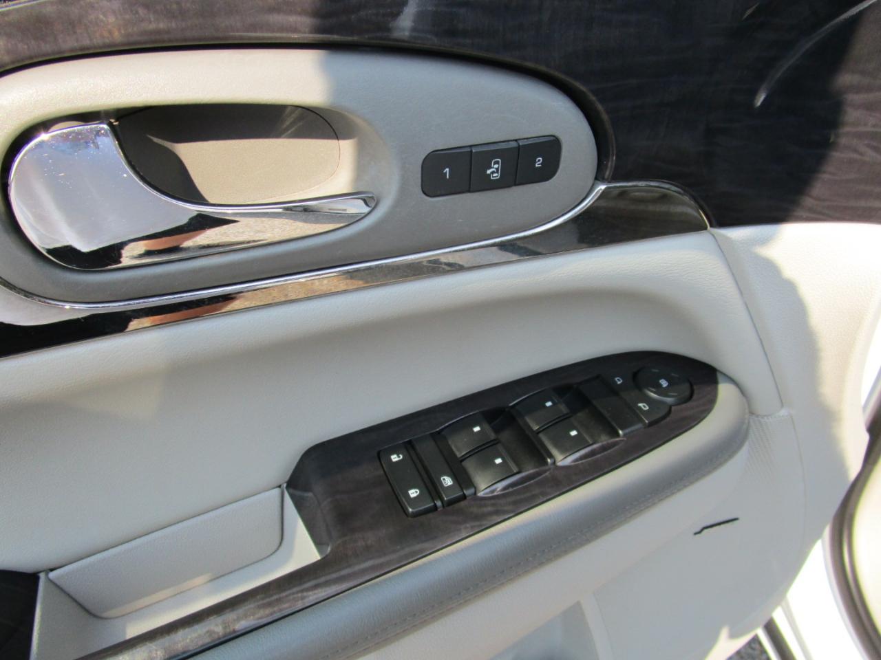 Buick Enclave FWD 4dr Leather 2017