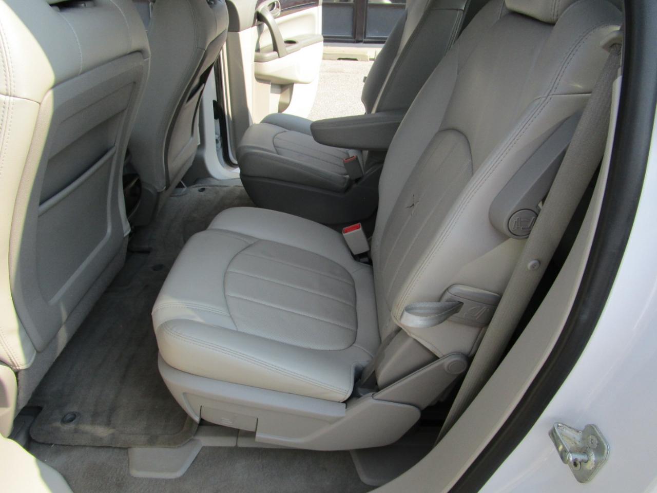 Buick Enclave FWD 4dr Leather 2017