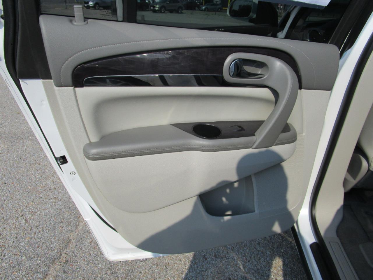 Buick Enclave FWD 4dr Leather 2017