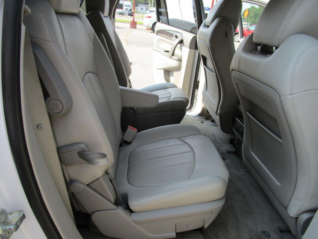 Buick Enclave FWD 4dr Leather 2017