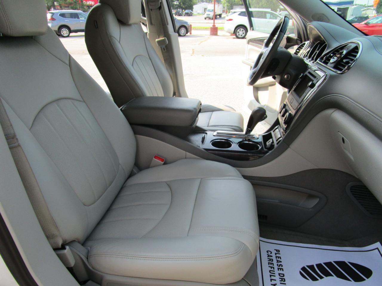 Buick Enclave FWD 4dr Leather 2017