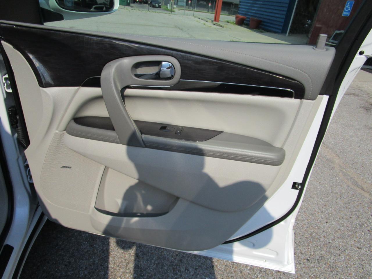 Buick Enclave FWD 4dr Leather 2017