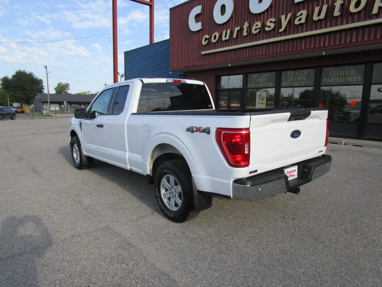 Ford F-150 Lariat 4WD SuperCab 8' Box 2022