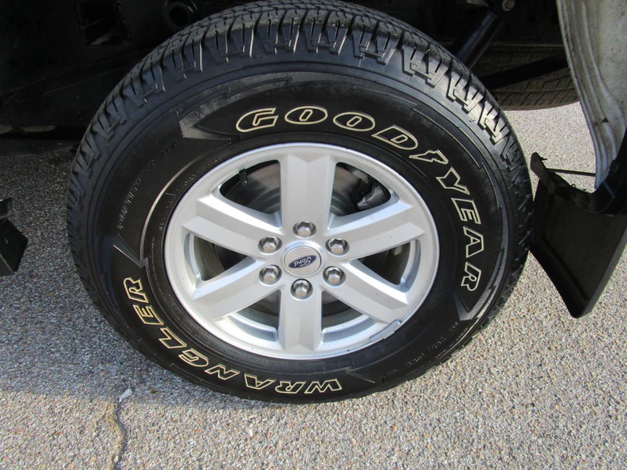 Ford F-150 Lariat 4WD SuperCab 8' Box 2022