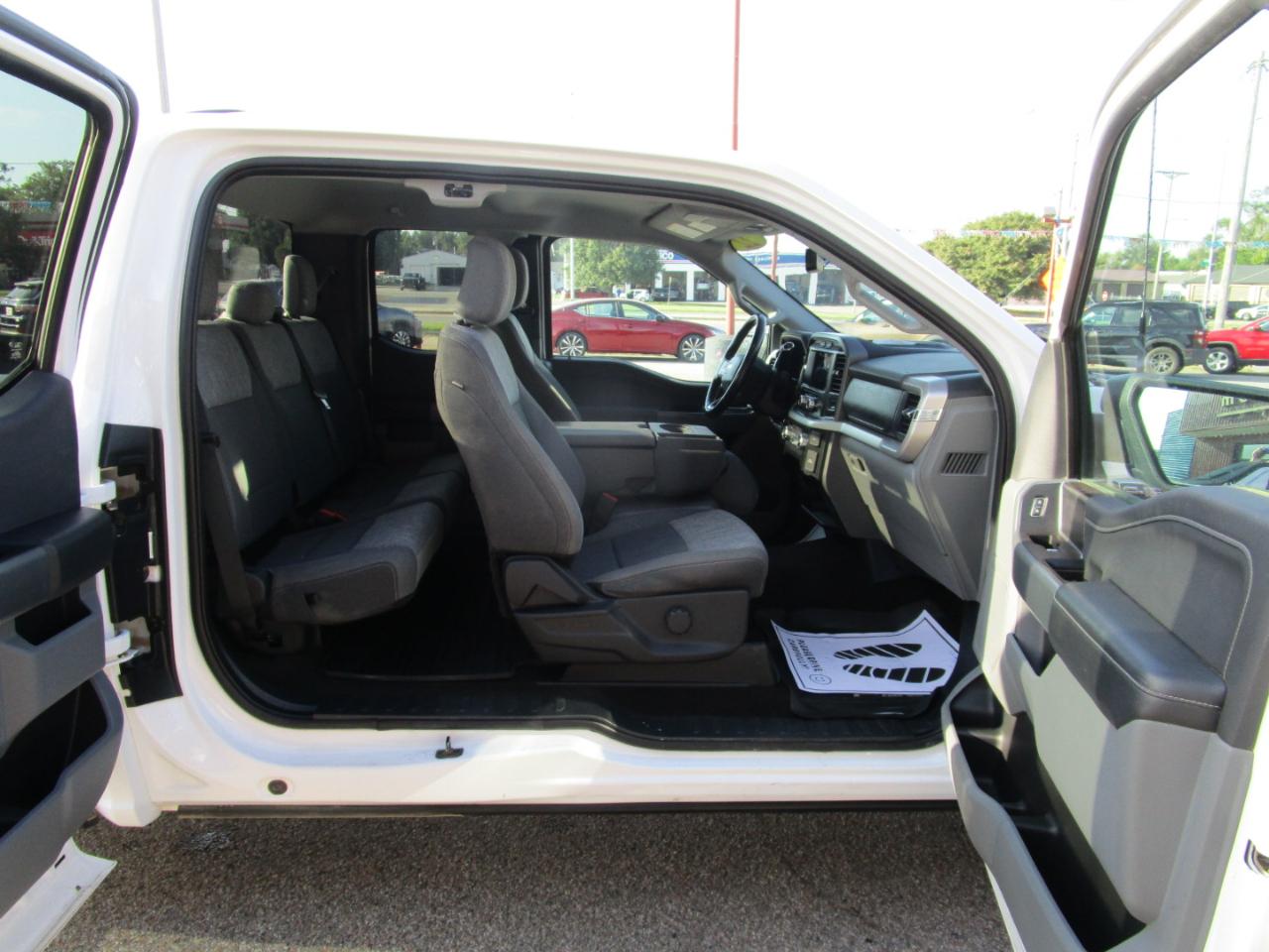 Ford F-150 Lariat 4WD SuperCab 8' Box 2022