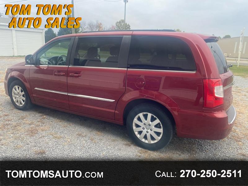 2013 Chrysler Town & Country Touring's photo
