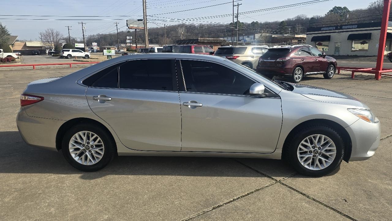 Toyota Camry 4dr Sdn I4 Auto SE w/Special Edition Pkg (Natl) 2016