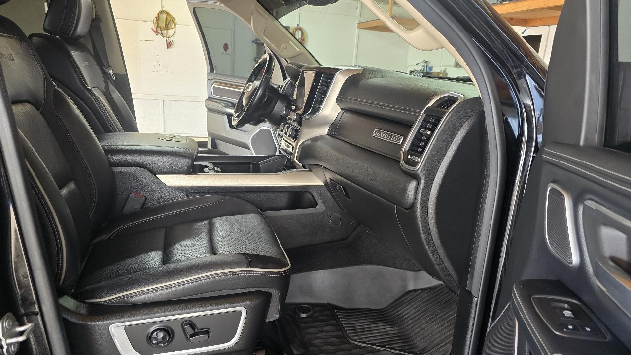 RAM 1500 Laramie 4x4 Crew Cab 5'7" Box 2021