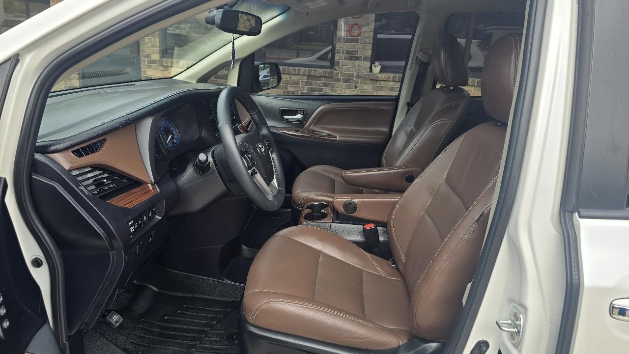 Toyota Sienna Limited FWD 7-Passenger (Natl) 2016