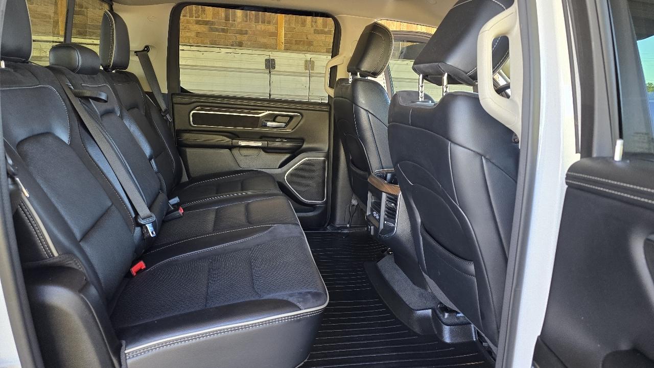 RAM 1500 Laramie 4x4 Crew Cab 5'7" Box 2022