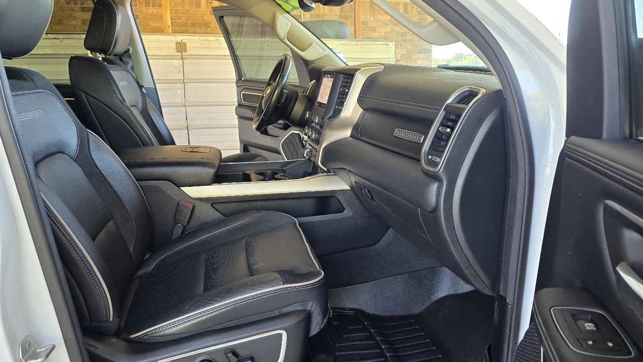 RAM 1500 Laramie 4x4 Crew Cab 5'7" Box 2022