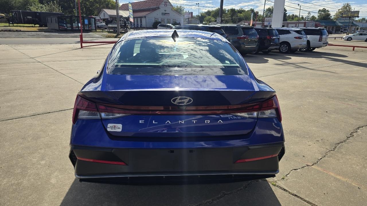 Hyundai Elantra SEL Convenience IVT 2025