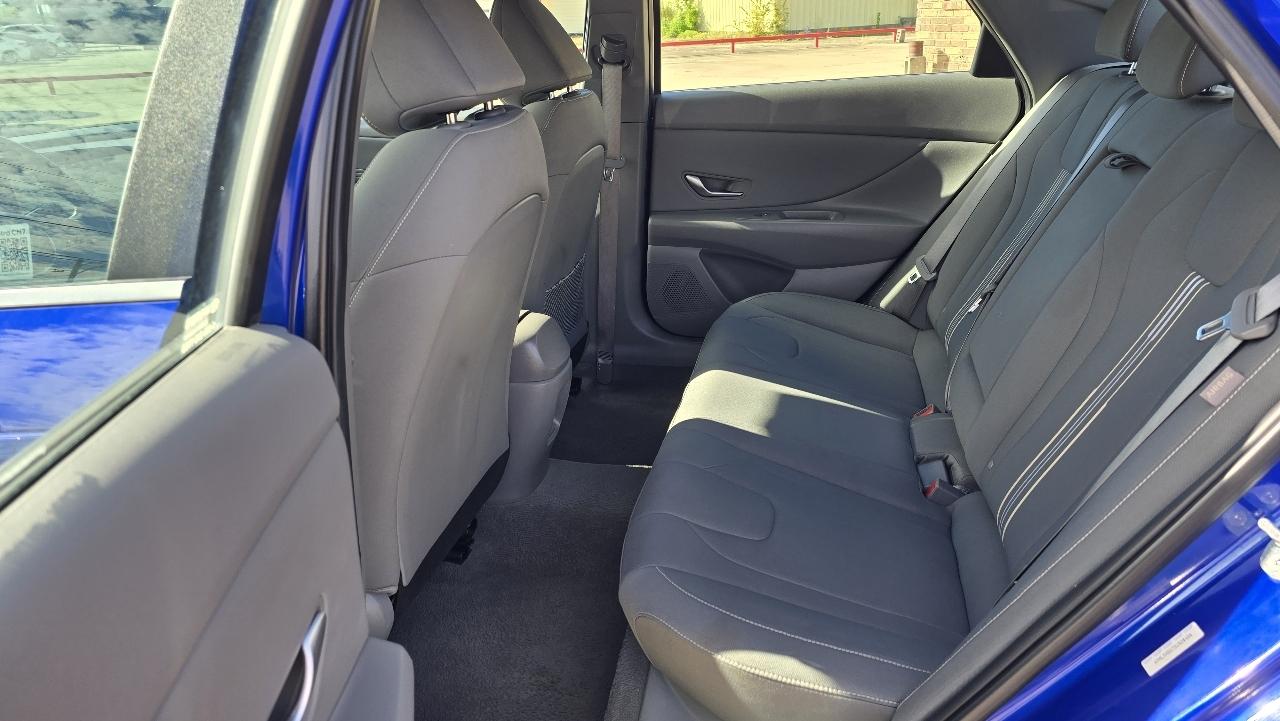 Hyundai Elantra SEL Convenience IVT 2025