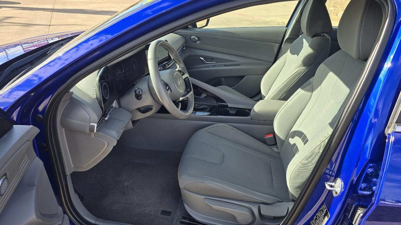 Hyundai Elantra SEL Convenience IVT 2025