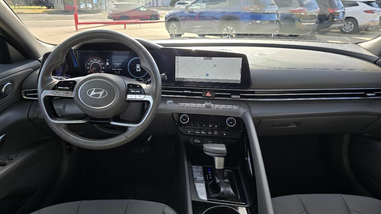 Hyundai Elantra SEL Convenience IVT 2025