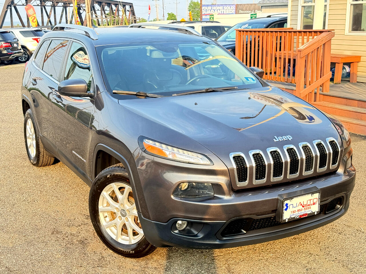 2016 Jeep Cherokee Latitude photo 2