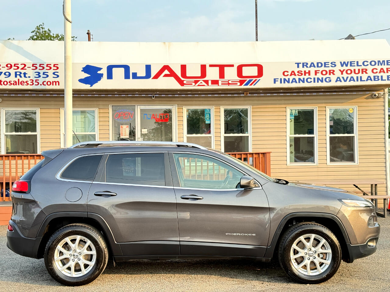 2016 Jeep Cherokee Latitude photo 3