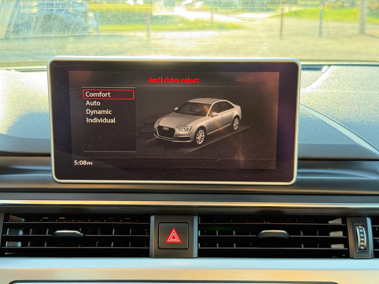 Audi A4 2.0T Premium Plus quattro Sedan 2017 Audi A4 2.0T Premium Plus quattro Sedan 2017