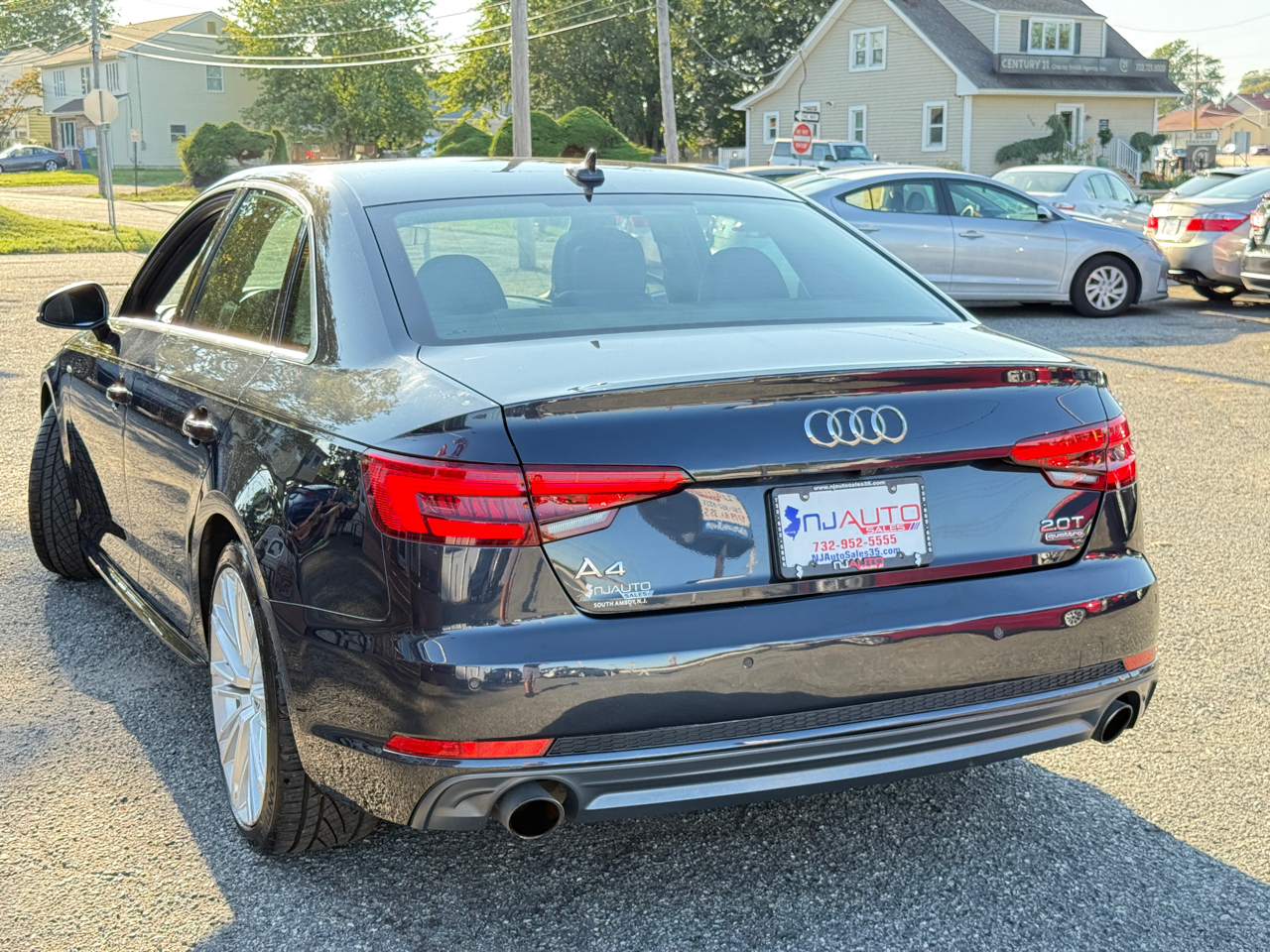 Audi A4 2.0T Premium Plus quattro Sedan 2017 Audi A4 2.0T Premium Plus quattro Sedan 2017