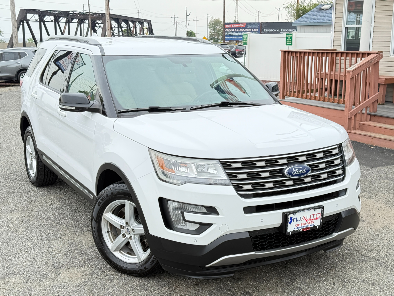 2017 Ford Explorer XLT photo 2