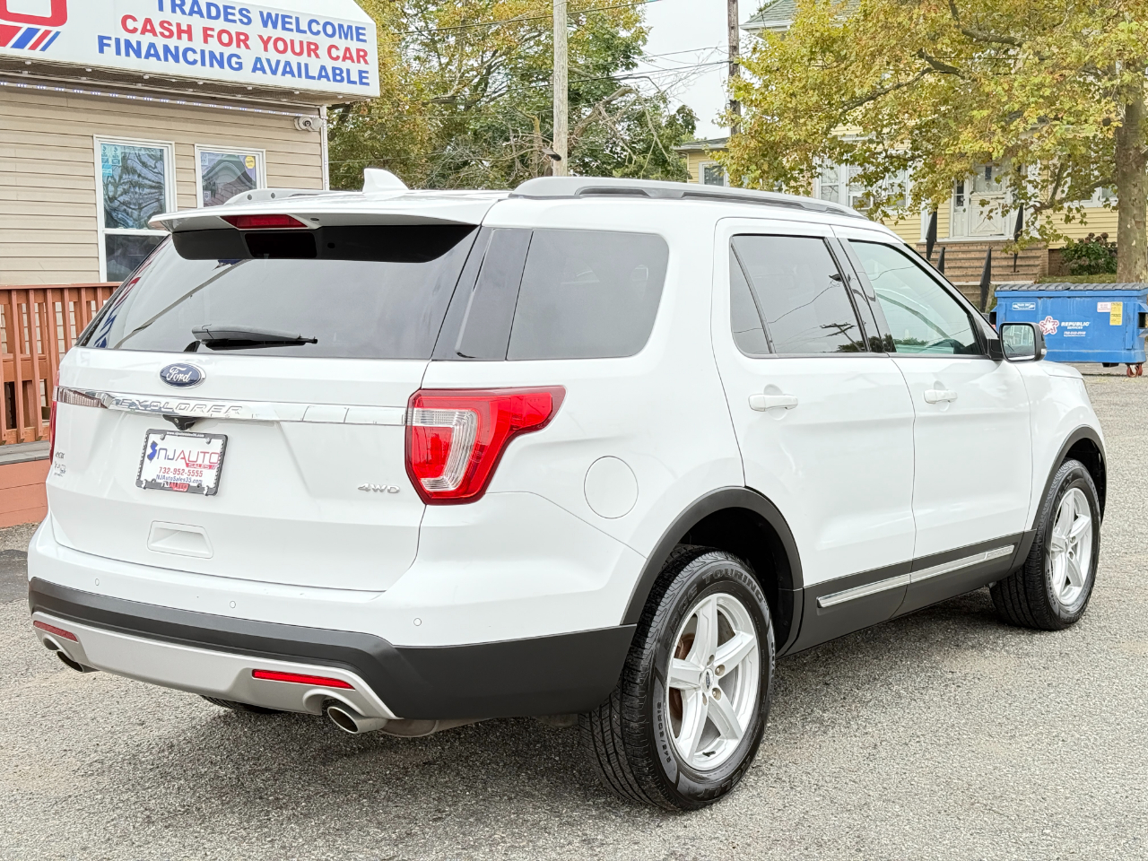 2017 Ford Explorer XLT photo 4