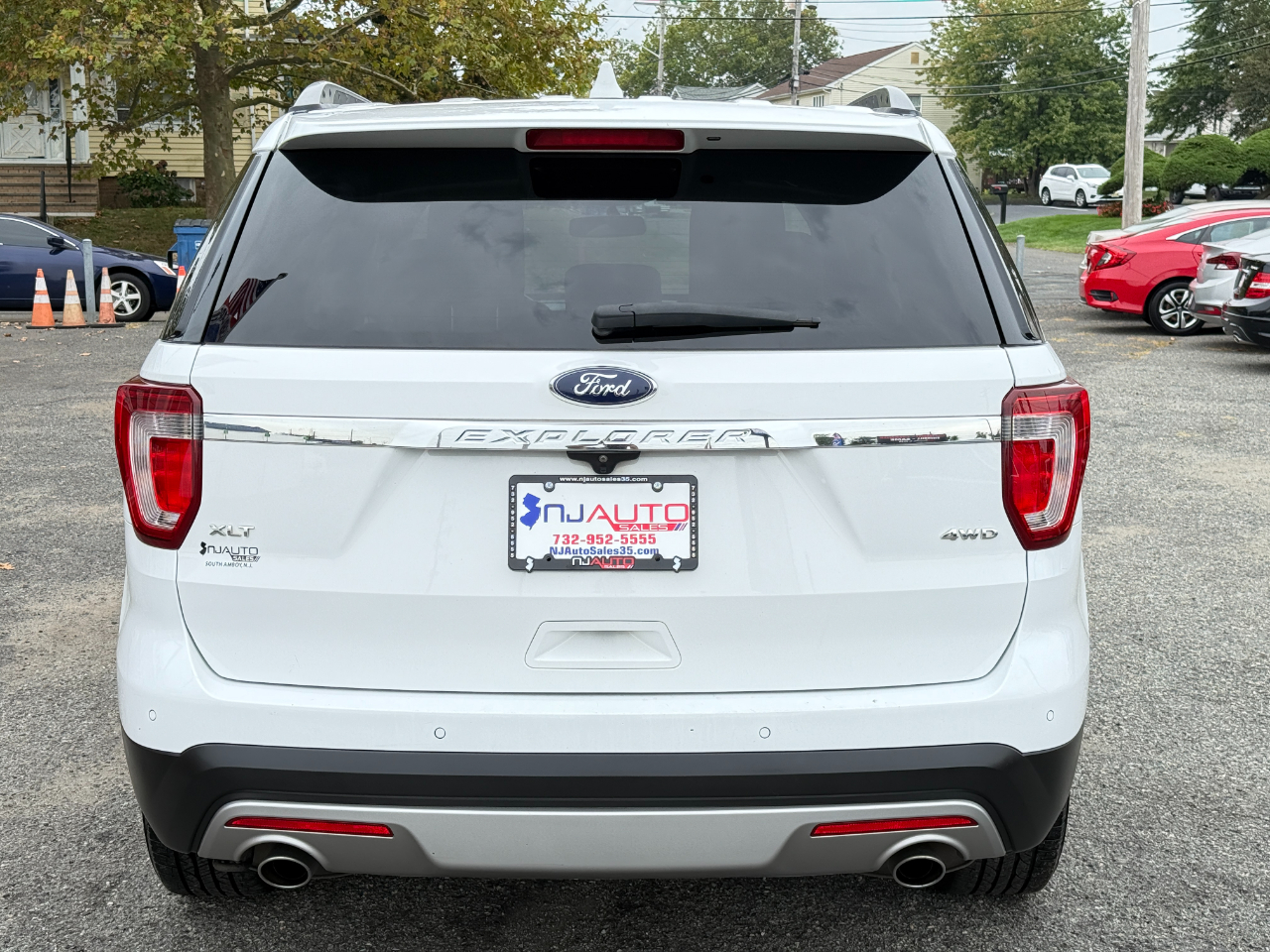 2017 Ford Explorer XLT photo 5