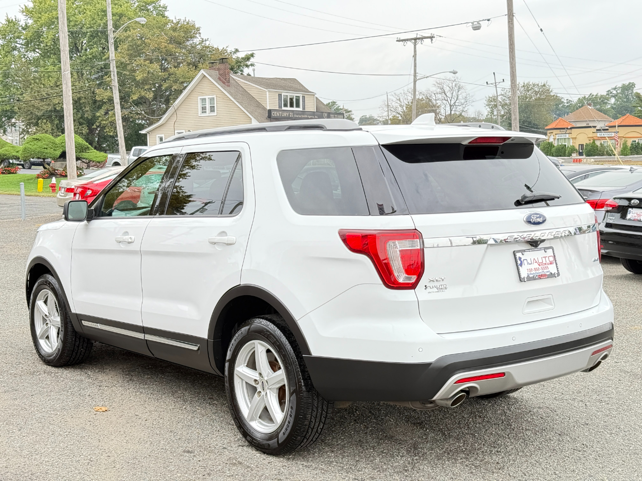 2017 Ford Explorer XLT photo 6