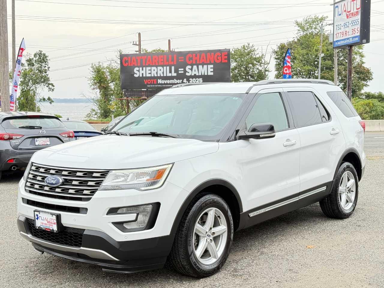 2017 Ford Explorer XLT photo 8