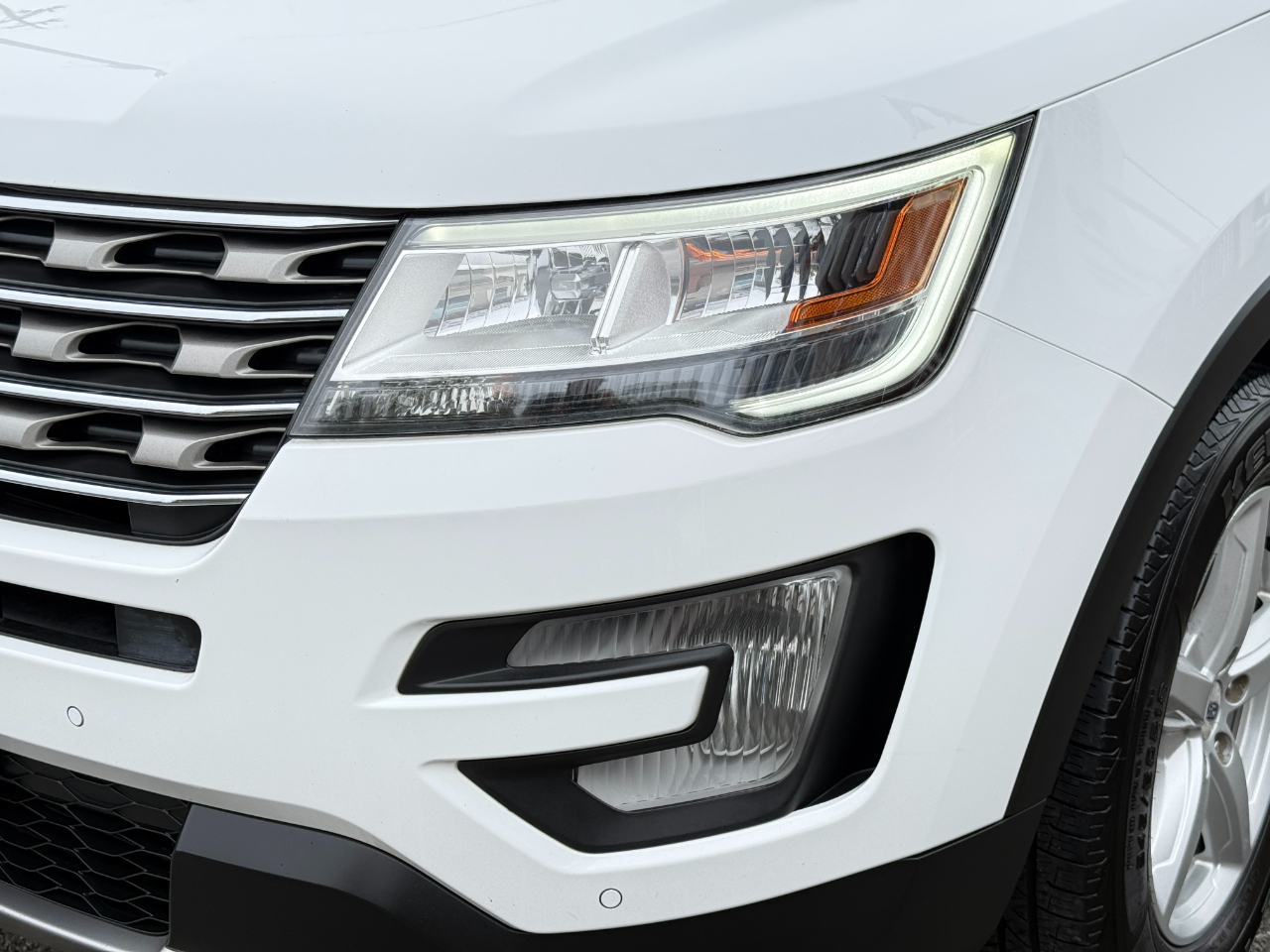 2017 Ford Explorer XLT photo 9