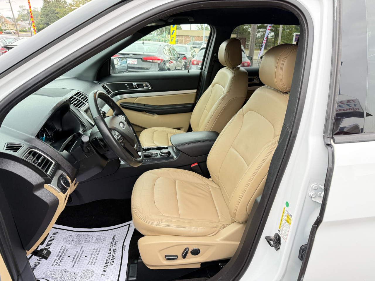 2017 Ford Explorer XLT photo 12