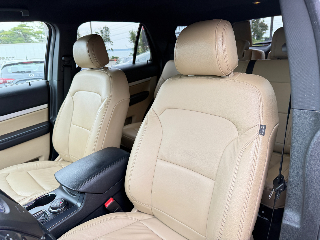2017 Ford Explorer XLT photo 13