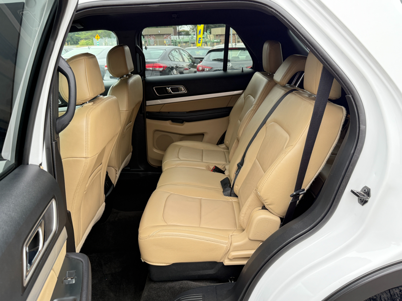2017 Ford Explorer XLT photo 30