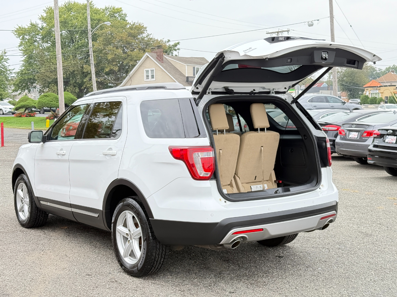 2017 Ford Explorer XLT photo 34