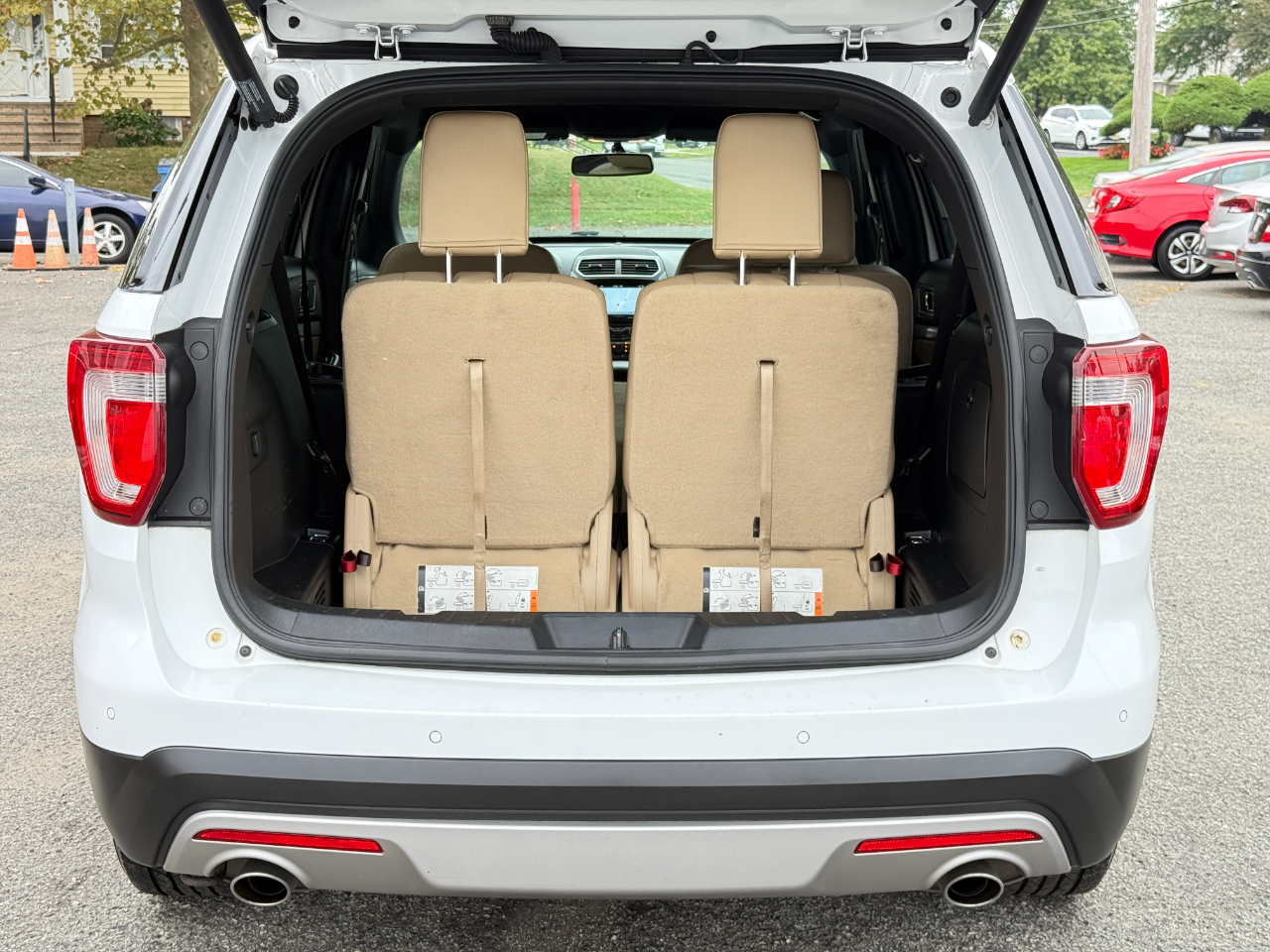 2017 Ford Explorer XLT photo 35