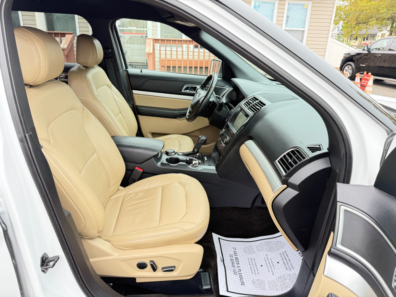 2017 Ford Explorer XLT photo 47