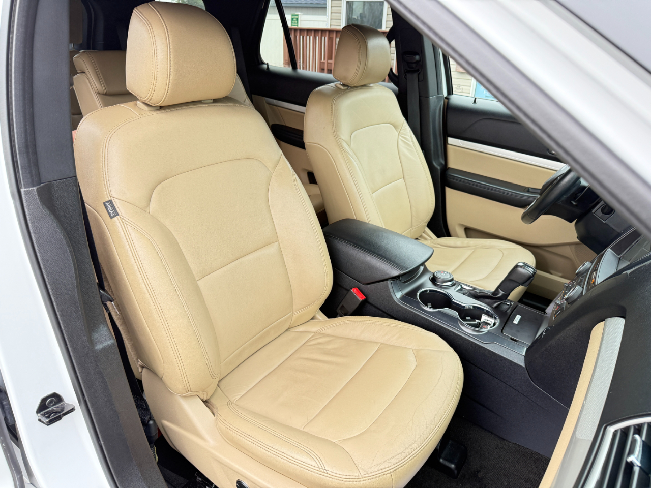 2017 Ford Explorer XLT photo 48