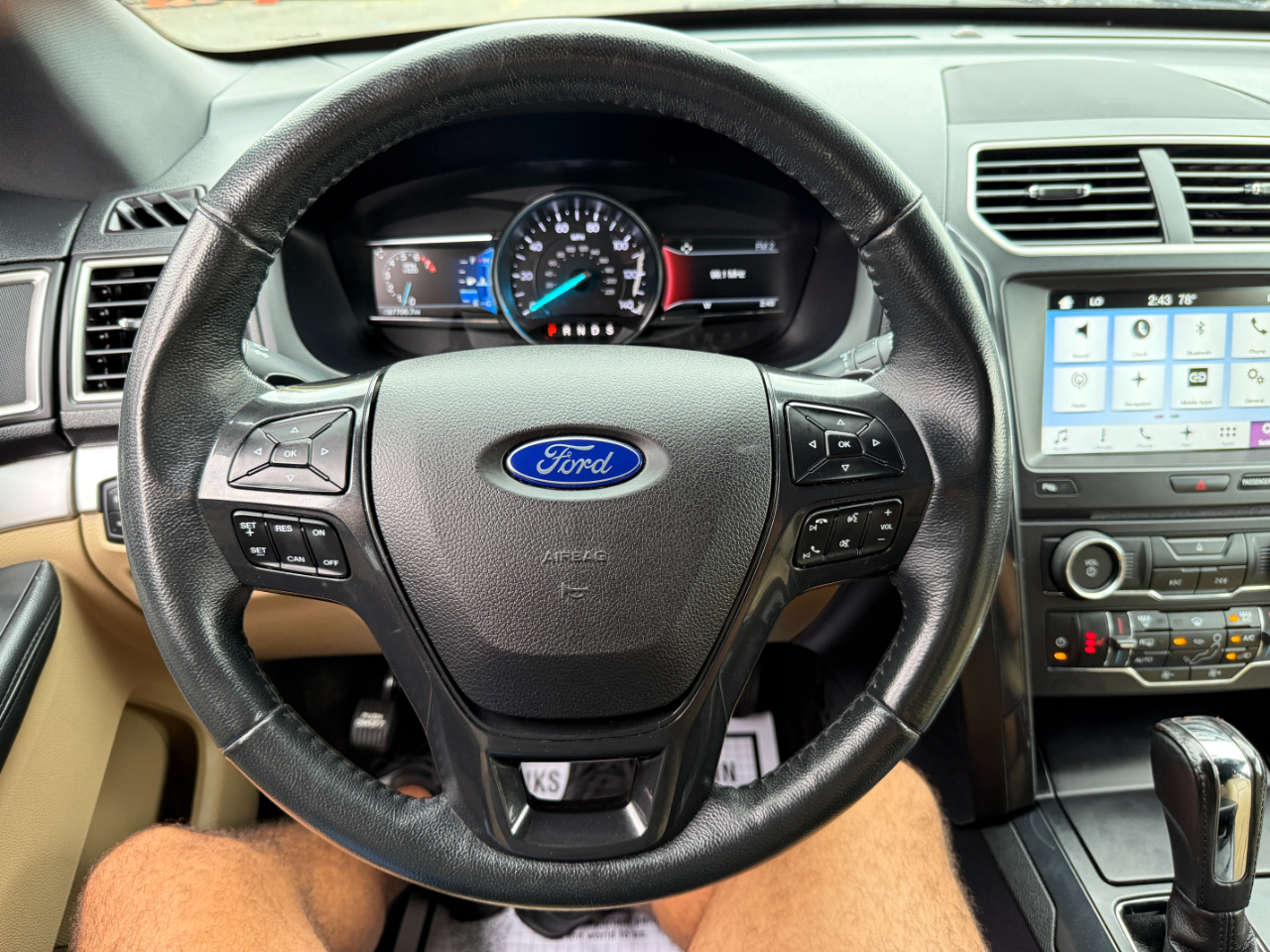 2017 Ford Explorer XLT photo 70