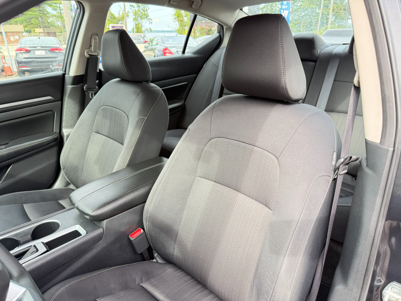 2022 Nissan Altima 2.5 SV photo 13