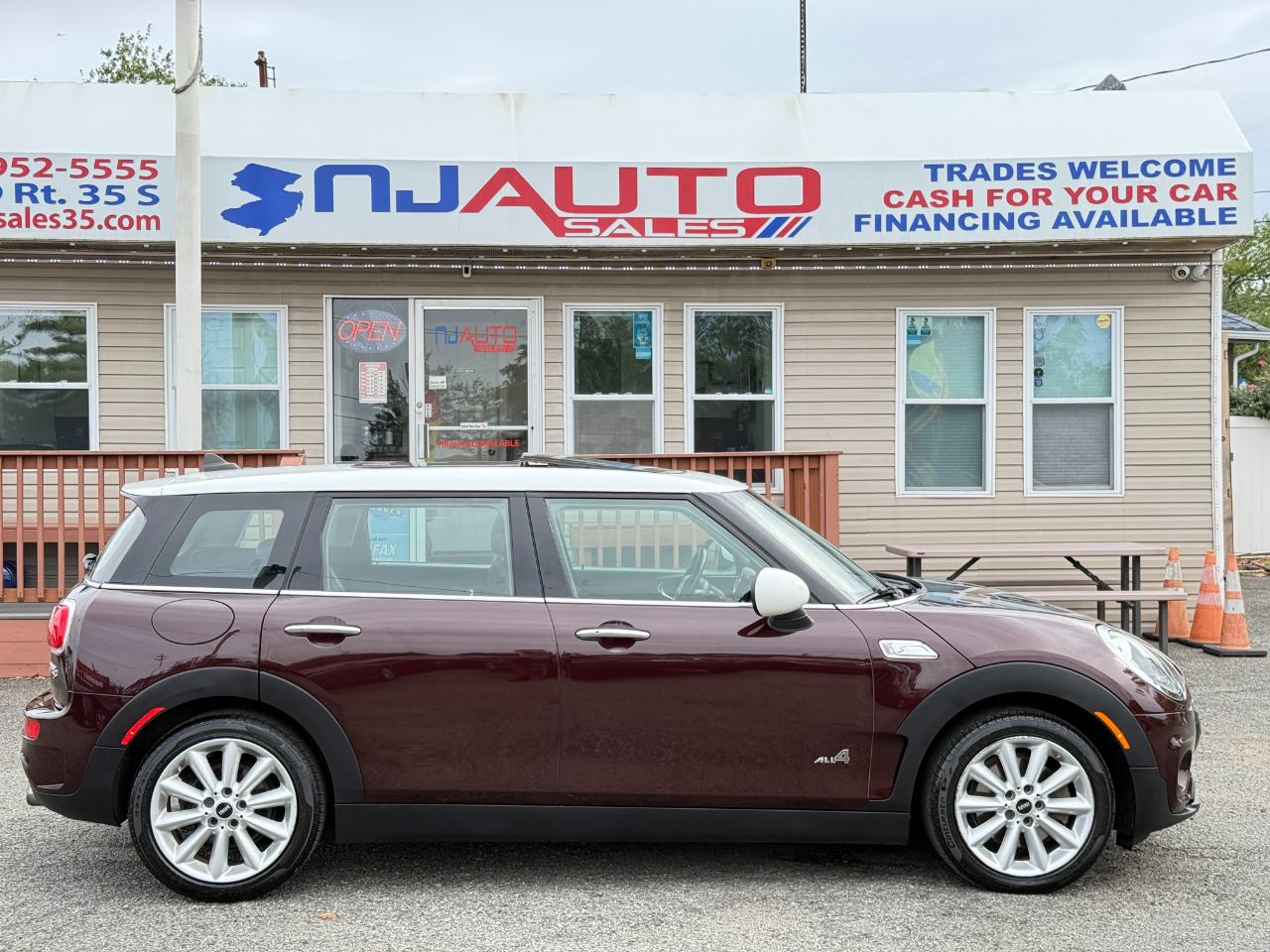 2017 Mini Clubman Base S ALL4 photo 3