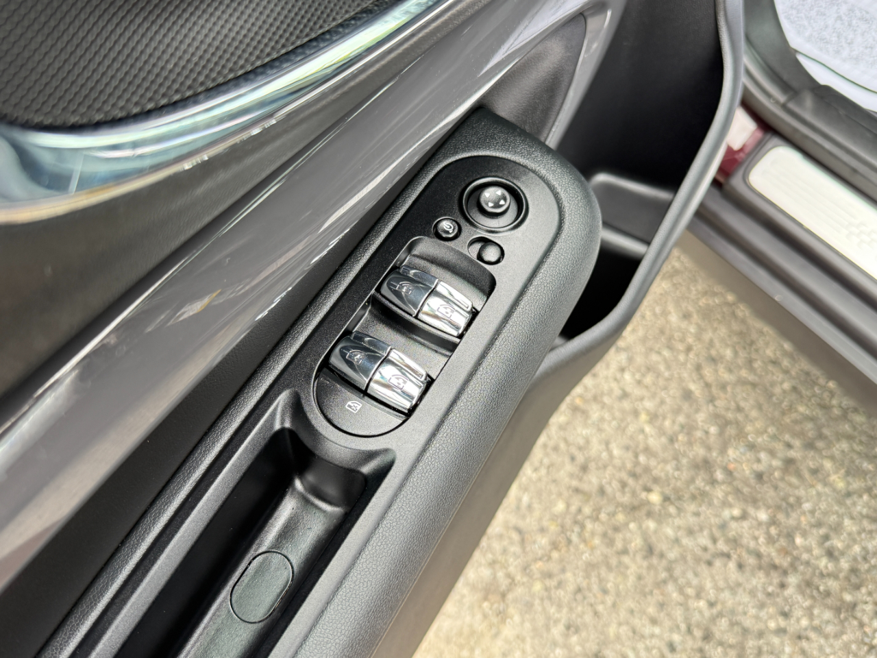 2017 Mini Clubman Base S ALL4 photo 17