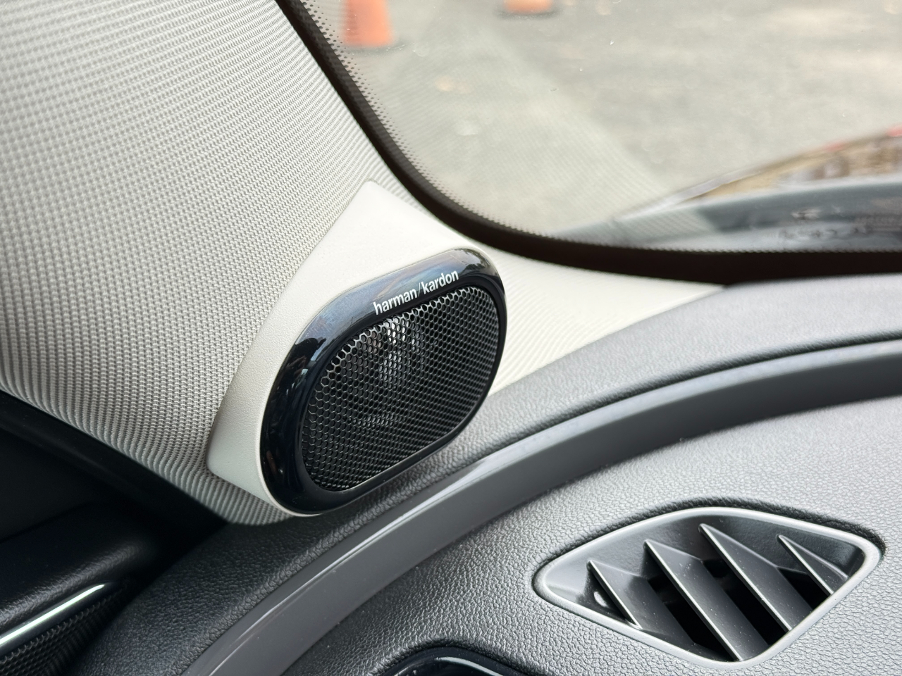 2017 Mini Clubman Base S ALL4 photo 19