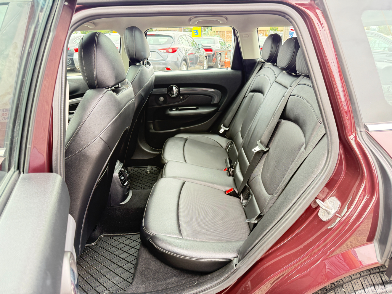 2017 Mini Clubman Base S ALL4 photo 29
