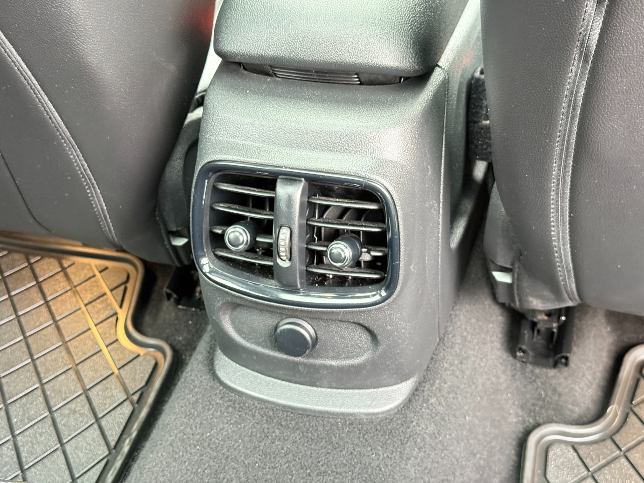 2017 Mini Clubman Base S ALL4 photo 38