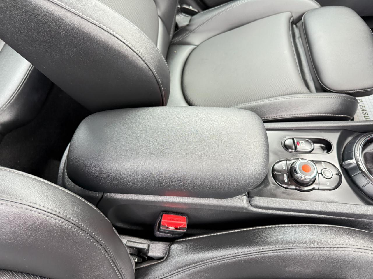 2017 Mini Clubman Base S ALL4 photo 49