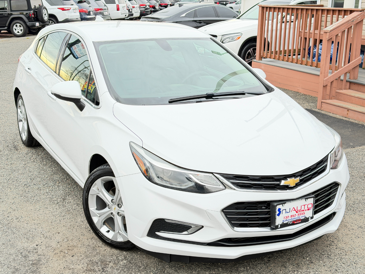 2017 Chevrolet Cruze Premier photo 2