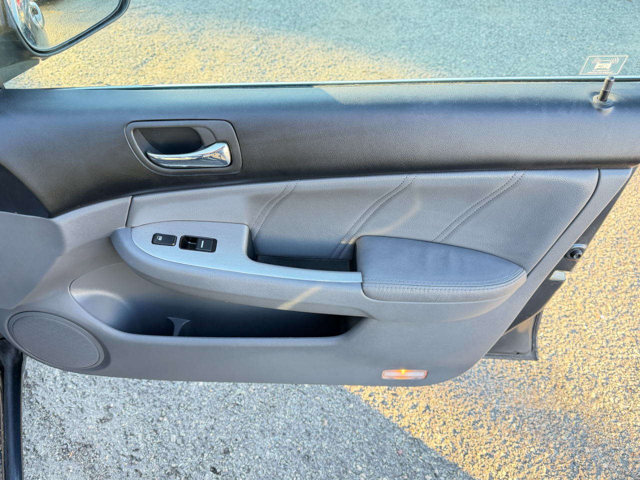 Honda Accord Sdn 4dr Sdn EX Manual w/Leather 2004