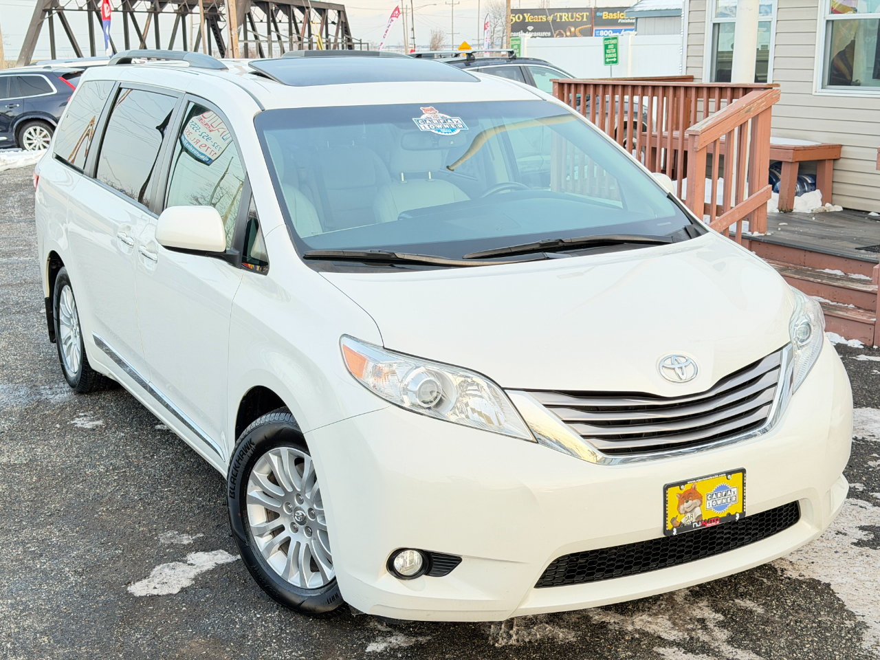 Toyota Sienna XLE Premium FWD 8-Passenger (Natl) 2017