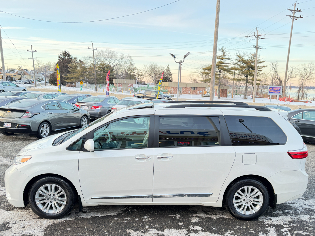 Toyota Sienna XLE Premium FWD 8-Passenger (Natl) 2017