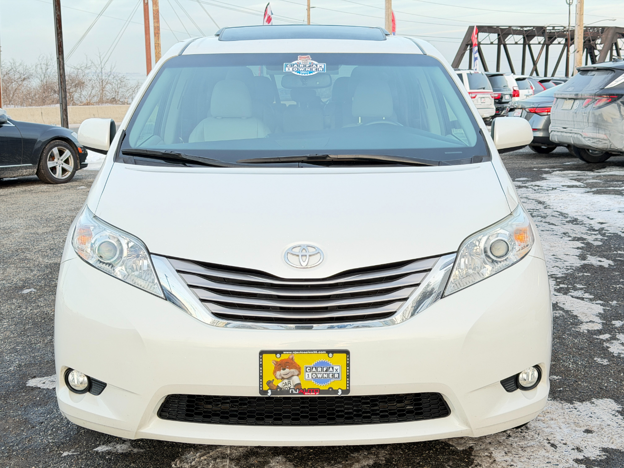 Toyota Sienna XLE Premium FWD 8-Passenger (Natl) 2017