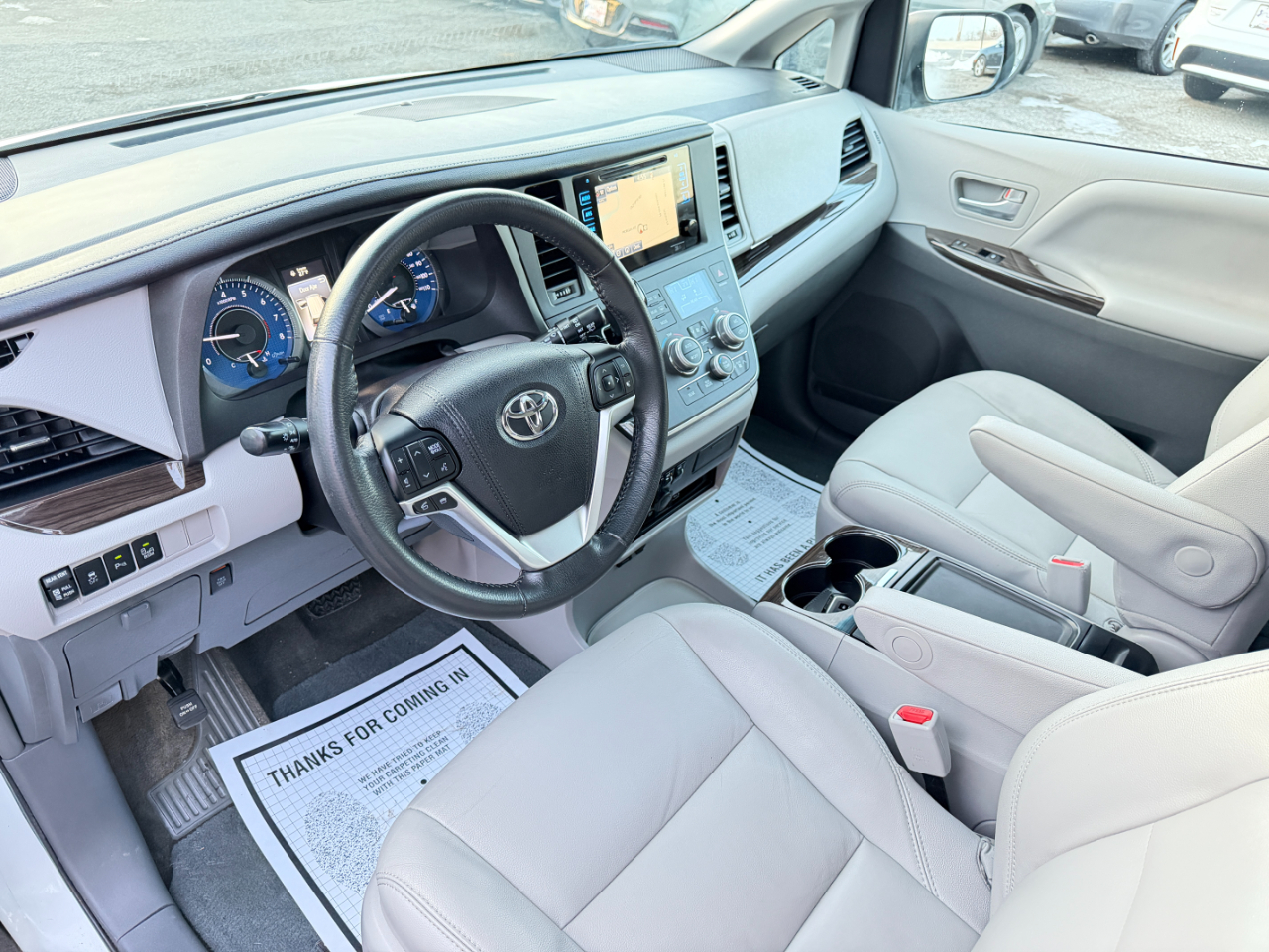 Toyota Sienna XLE Premium FWD 8-Passenger (Natl) 2017